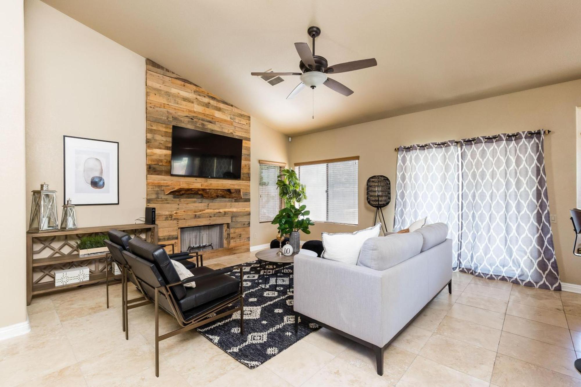 Scottsdale Oasis-saltwater Pool & Putting Holiday home Phoenix